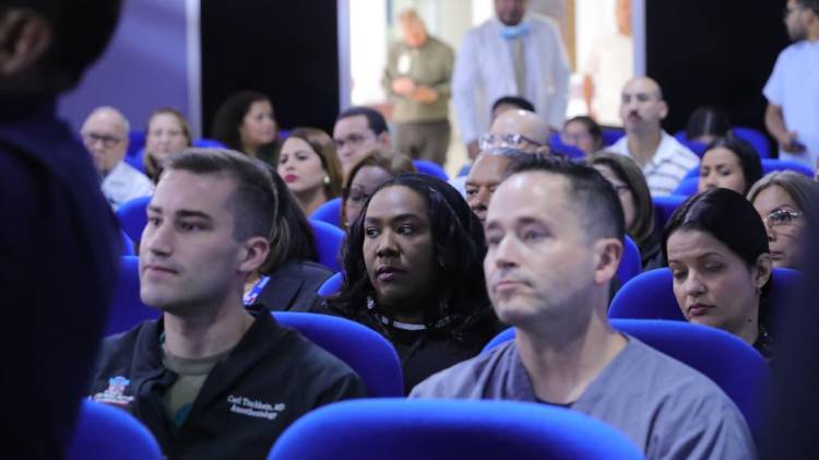 Este grupo de especialistas fortalecerá la atención médica en ambos centros hospitalarios.