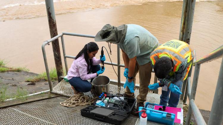 Imponen multas por la contaminación del río La Villa