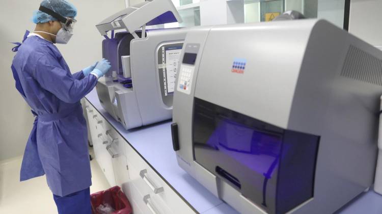 Fotografía de archivo de una persona en el Centro Médico Naval en Ciudad de México (México).