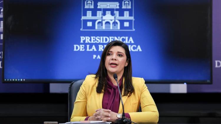 Jackeline Muñoz, ministra de Trabajo, defendió el control del uso de fondos sindicales, citando irregularidades detectadas en auditorías.