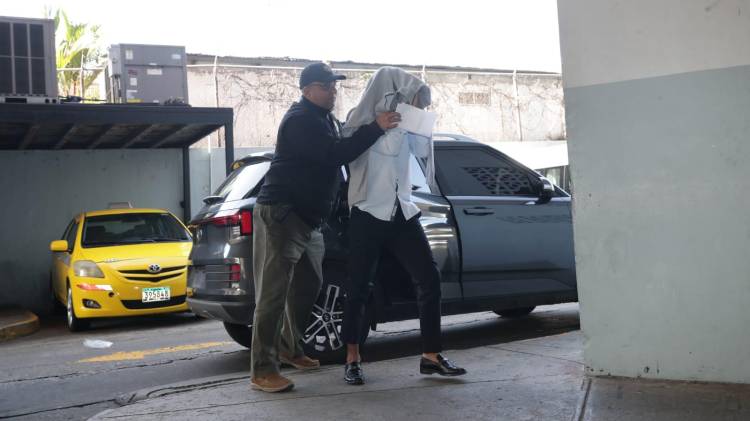 El exdirector del Ifarhu llegó a 8:40am al sistema penal acusatorio de Plaza Ágora.