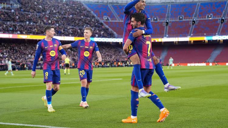 Ferrán Torres celebra el segundo gol.