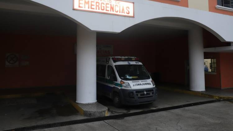 A la sala de urgencias del Hospital Santo Tomás fue trasladado el adulto mayor baleado, pero no logró sobrevivir a la lesión.