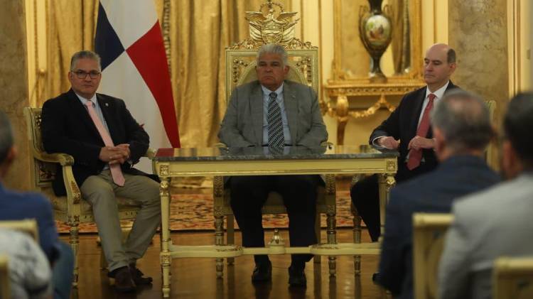 Durante el acto en el Salón Amarillo de la Presidencia.