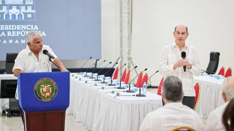 Presidente Mulino y ministro Chapman durante la conferencia de prensa de ayer, desde Penonomé.