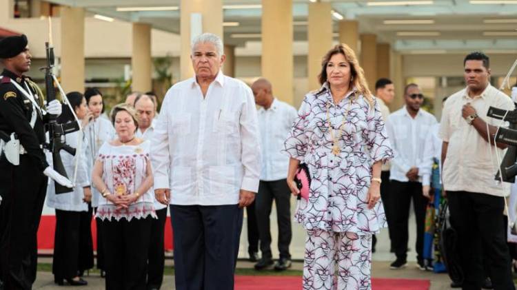 El espíritu patriótico se vive en Colón, conmemoran el 5 de noviembre