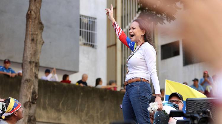 Machado fue arrestada tras manifestación en Caracas, denuncia la oposición