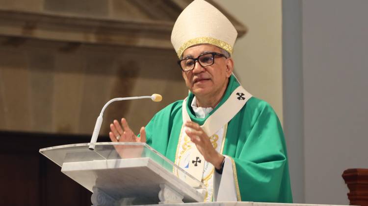 Monseñor José Domingo Ulloa durante la homilía dominical en la Catedral Basílica Santa María la Antigua, donde llamó a iniciar el cambio desde el corazón.