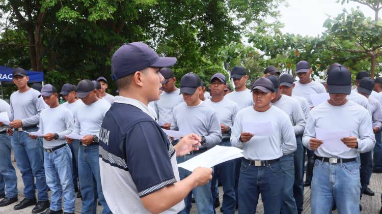 Tras seis meses de ardua formación, estos jóvenes agentes completaron un proceso de capacitación.