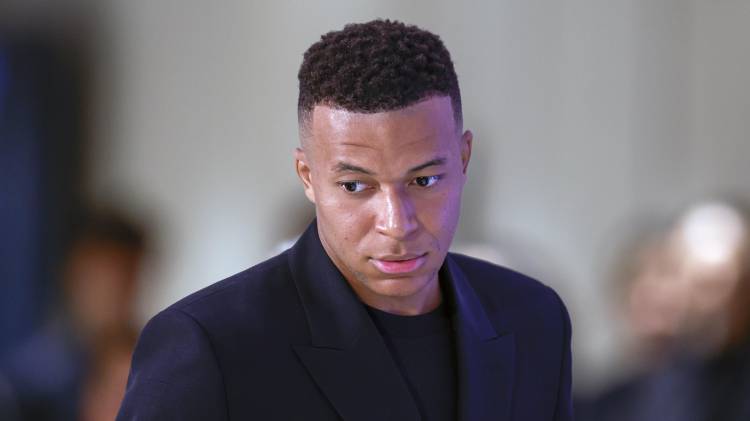 Kylian Mbappé en pelea con su anterior club