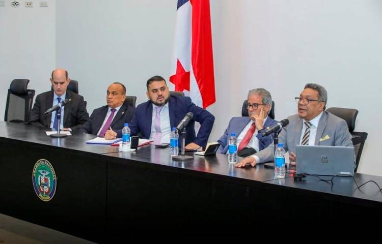 La reunión se realizó en el auditorio Carlos ‘Titi’ Alvarado de la Asamblea Nacional.