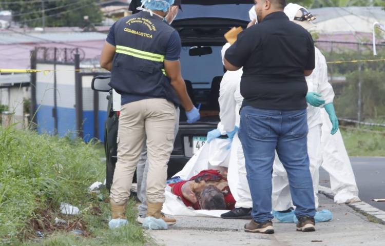 Quemado, amordazado y en bolsas sin identificar