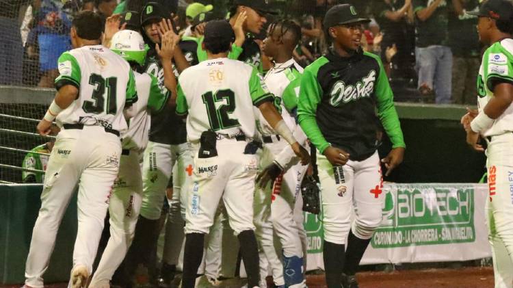 Oeste ganó ante sus fanáticos.