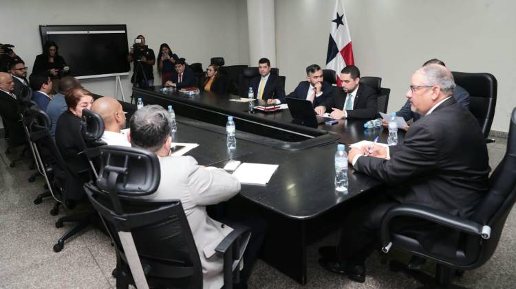 Reunión celebrada hoy con los jefes de bancada y líderes de las bancadas.