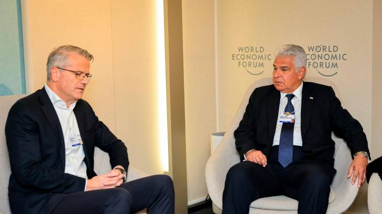 Clerc, de Maersk, y Mulino, presidente de Panamá.