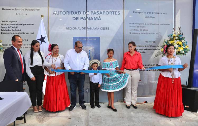 Corte de cinta de la nueva sede