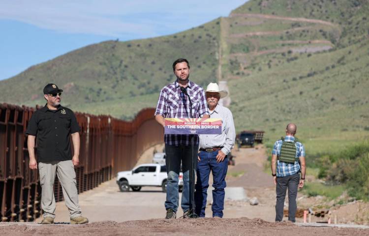 Vance reiteró la promesa de campaña de Trump de restablecer sus polémicas políticas migratorias y continuar la construcción del muro fronterizo.