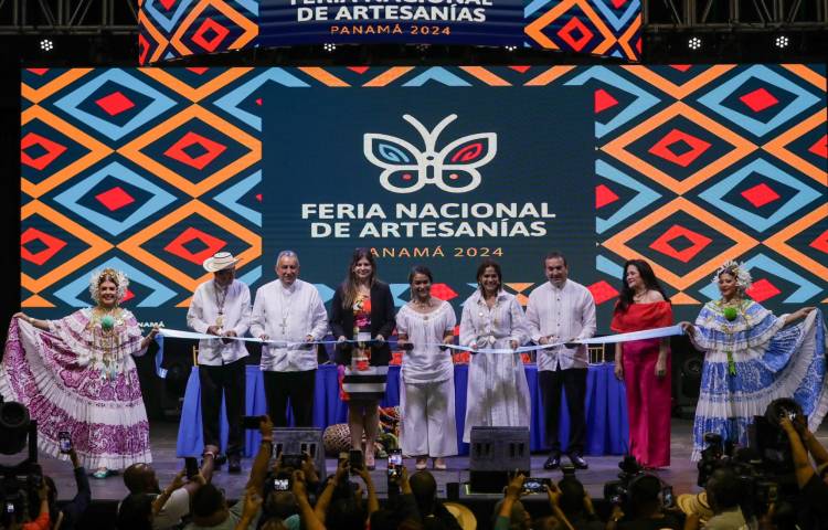 La 44ª Feria Nacional de Artesanía rinde homenaje a las indumentarias tradicionales