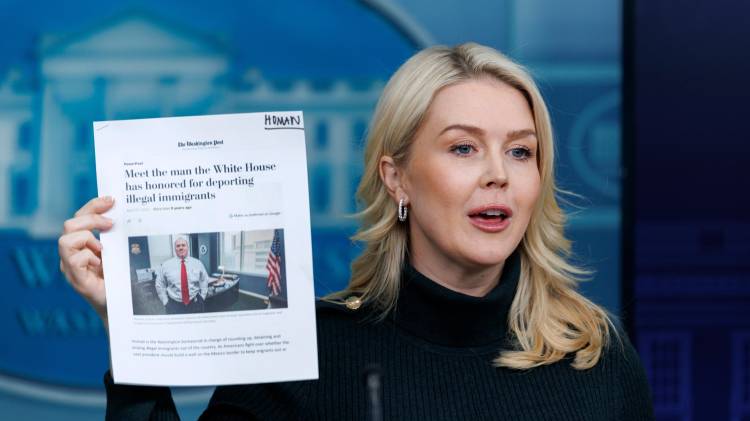 Karoline Leavitt, durante una conferencia de prensa ayer en Washington.