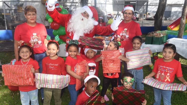 El espíritu navideño se esparce en fiesta del CAIPI