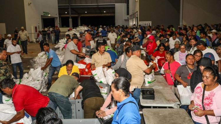 Murillo informó a El Siglo que en las 53 ferias ya se han vendido 125 mil jamones.