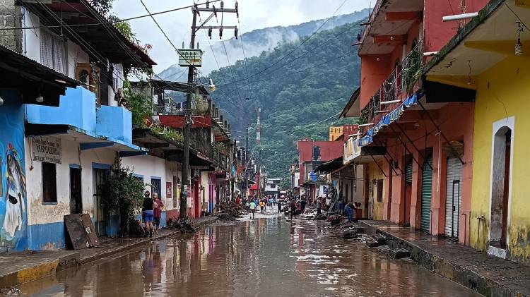 Zonas afectadas por las fuertes lluvias este sábado, en Huehuetla (México).