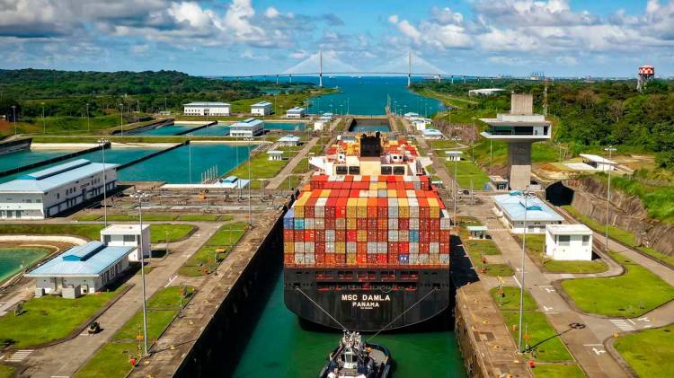 El Canal de Panamá monitorea las políticas comerciales globales que podrían impactarle.