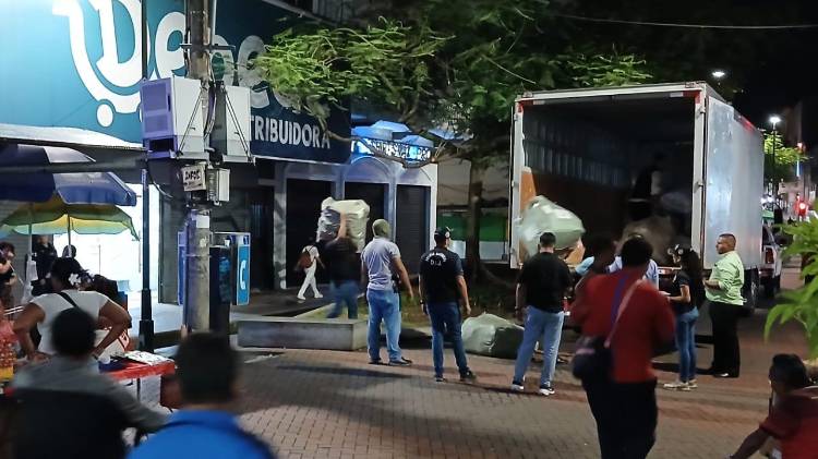 Incautan más de 25 mil productos en local de Santa Ana