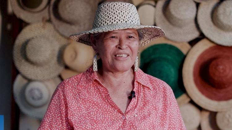 La artesana Gloria Hernández fue elegida como la ganadora de la Condecoración San José 2025
