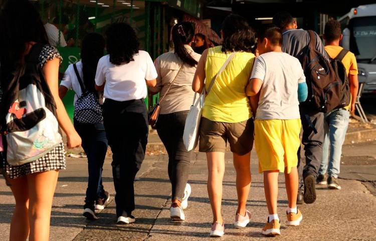 De enero a abril se contrataron 32 mil 277 hombres y 18 mil 605 mujeres.