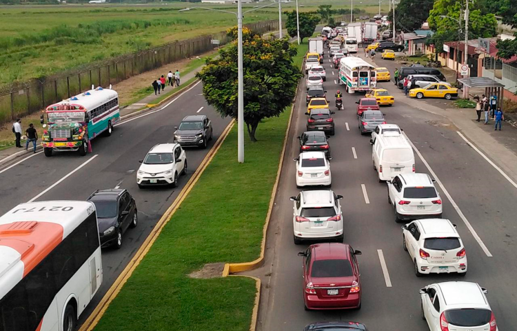 En las calles de la Capital y San Miguelito solo hay 800 buses.