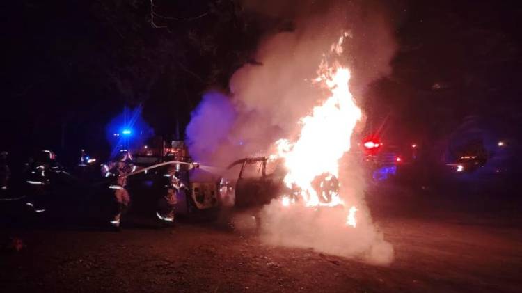 El fuego no perdona: bomberos lanzan advertencia urgente a los conductores.