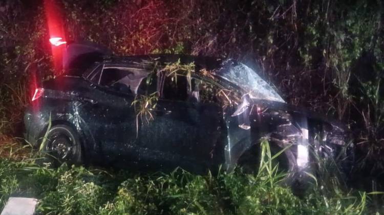 Ladrones armados provocan vuelco en plena vía Centenario