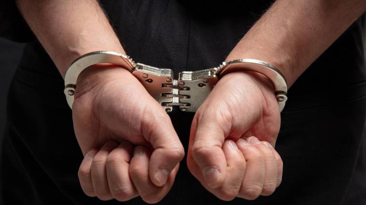 Detienen a 11 policías acusados de elaborar documentos a extranjeros