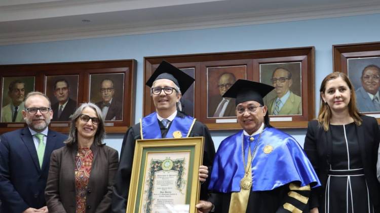 Claves para entender el Doctorado Honoris Causa otorgado a Jhon Boretto