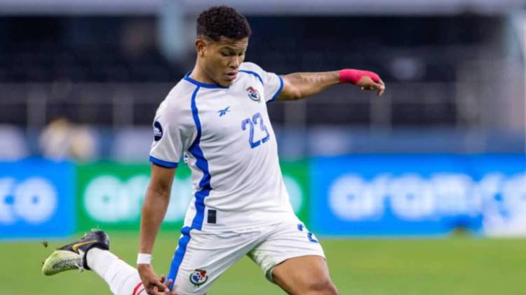 El defensa Iván Anderson fue llamado por Thomas Christiansen ante las molestias físicas de Michael Murillo.