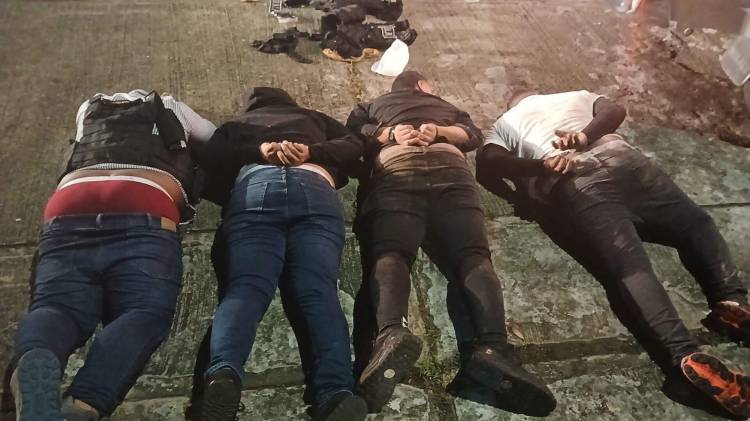 Los sospechosos fueron reducidos por unidades policiales tras una intensa persecución que terminó en Hato Pintado.