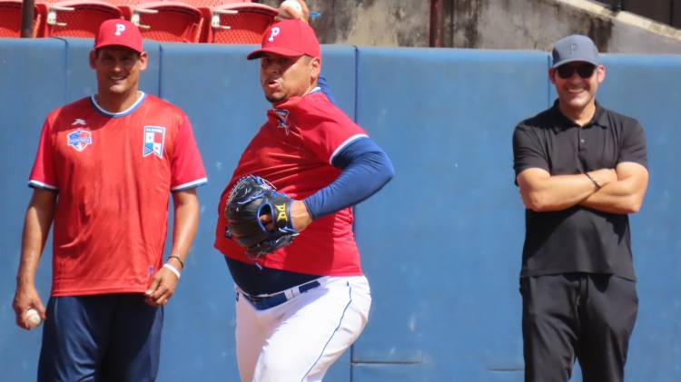 Ariel Jurado realizó bullpen hoy.