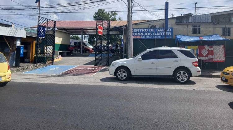 La víctima, alias ‘El Gato’, fue atendida en el Centro de Salud de Torrijos Carter con heridas en las piernas.