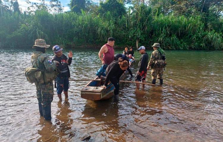 Viajaban en una piragua.