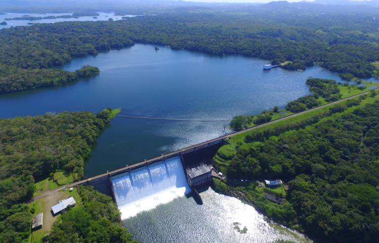 Vertedero Madden - Lago Alajuela vistas aéreas.