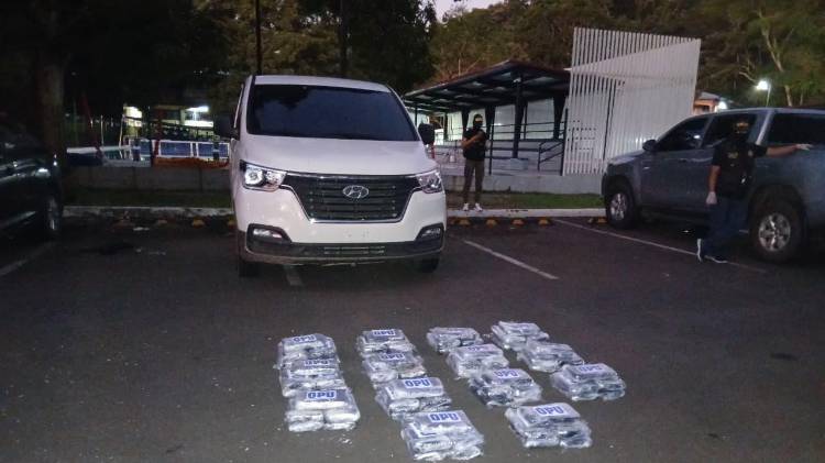 Tanto el vehículo incautado como las evidencias recolectadas fueron puestos a disposición de las autoridades competentes.