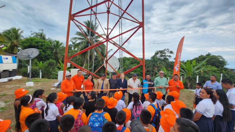 Distrito de Kusapín en la comarca Ngäbe se conecta por primera vez a la red LTE +Móvil