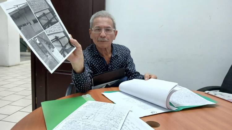 El profesor Alcibiades Atencio.