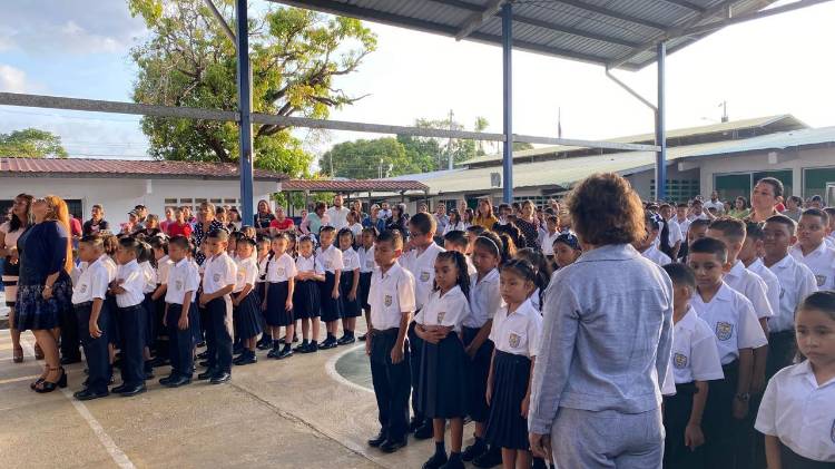 Cerca de 3,120 centros educativos oficiales operarán en el país.