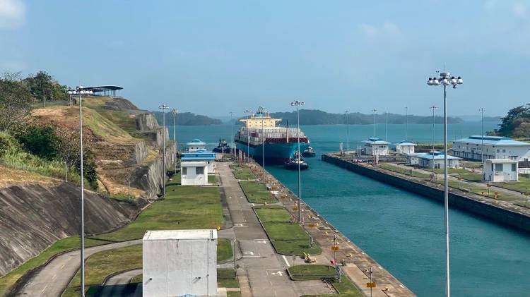 Se reanudan las operaciones en las esclusas de Miraflores