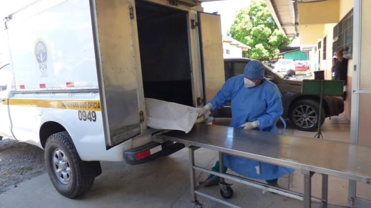 Autoridades del Ministerio Público realizaron el levantamiento del cuerpo del obrero.