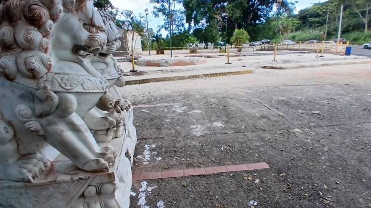 El monumento Chino en el Mirador del Pacífico fue demolido la noche del sábado 27 de diciembre.
