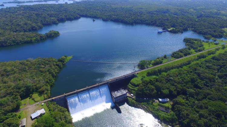 Vertedero Madden - Lago Alajuela vistas aéreas.