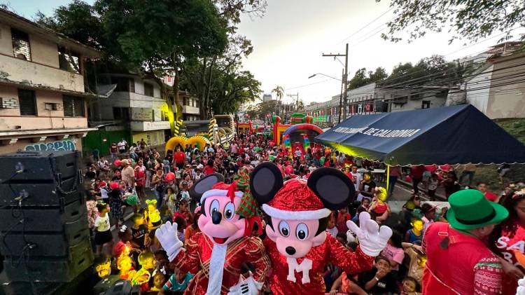 Más de mil 500 niños de Calidonia celebran fiesta navideña